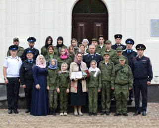 Ставропольские казаки передали сертификат на оборудование учебно-патриотического клуба «ZVезда»